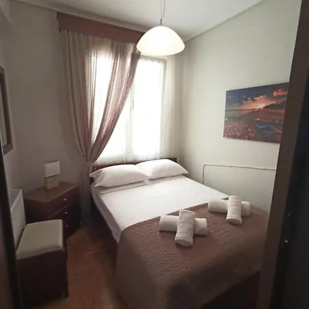 Golden Mirror In Апартаменты Кавала